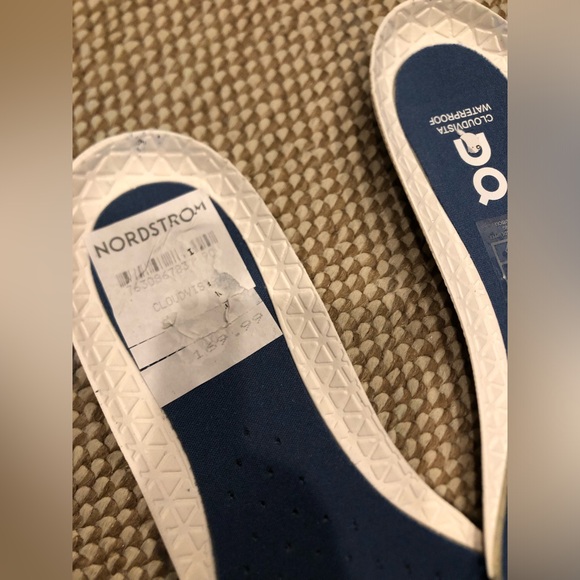 On  Cloudvista Waterproof Trail Running Shoes - Picture 11 of 16